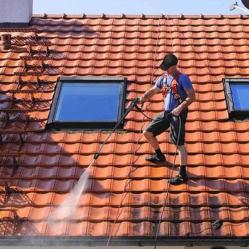 Reinigen van pannendak in Doesburg